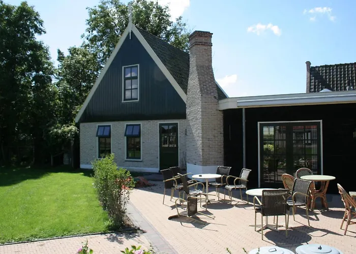 By Wadden Sea With Sunny Garden Chalet