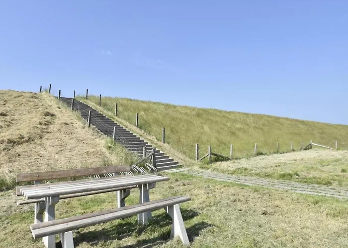 By Wadden Sea With Sunny Garden Chalet