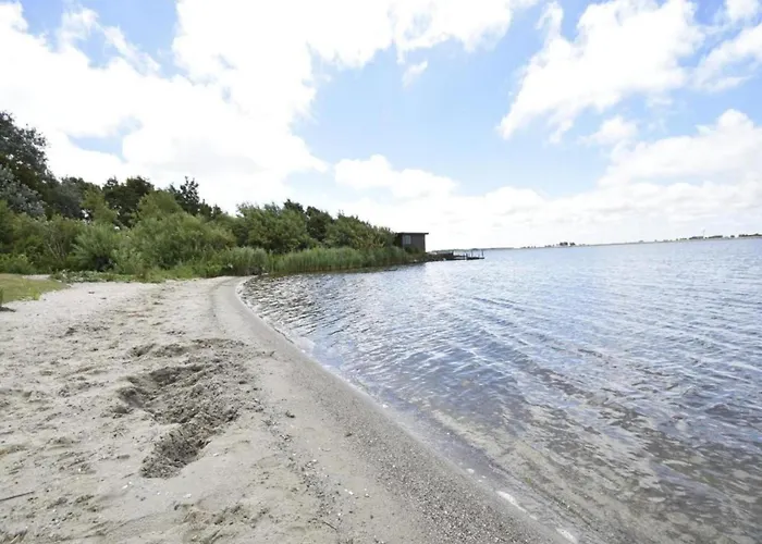 By Wadden Sea With Sunny Garden Chalet *