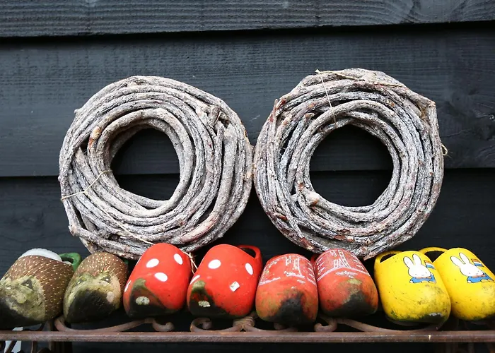 By Wadden Sea With Sunny Garden Chalet